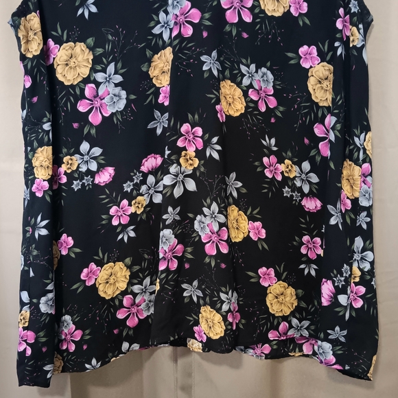 Floral Sleeveless Top by Torrid - Size 2, Excellent Condition - Picture 7 of 10